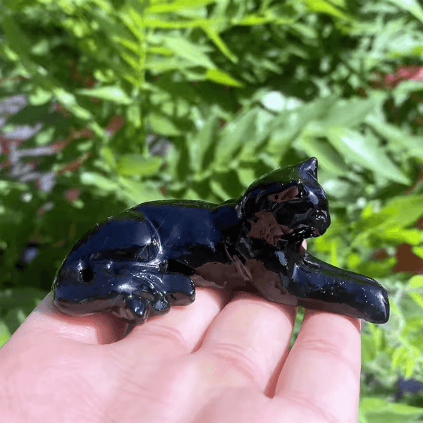 Crystal cat silicone mold for resin crafts, designed for gem-like decorative cat figurines, shown with finished pieces.

