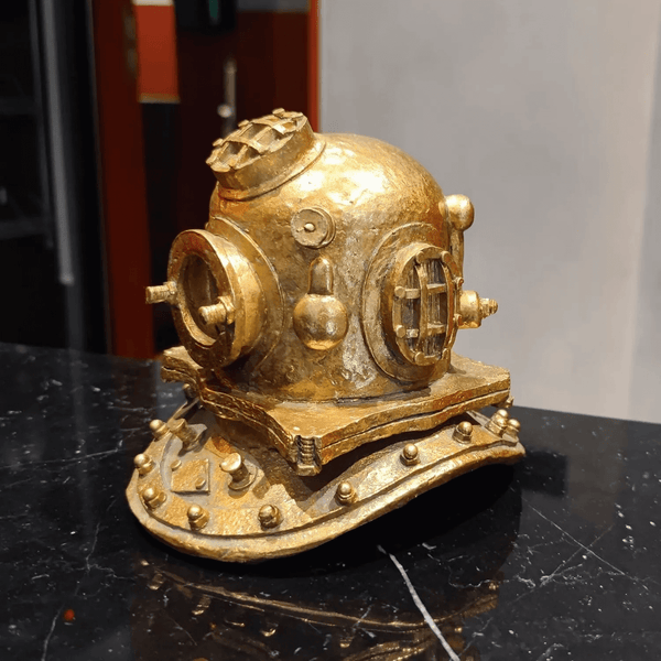 Vintage diving helmet silicone mold for creating nautical-themed resin, plaster, or soap crafts. Ideal for historical replicas and unique gift-making projects.

