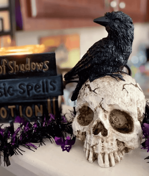  Skull with perched raven silicone mold, perfect for resin, plaster, soap, and candle casting with gothic design.

