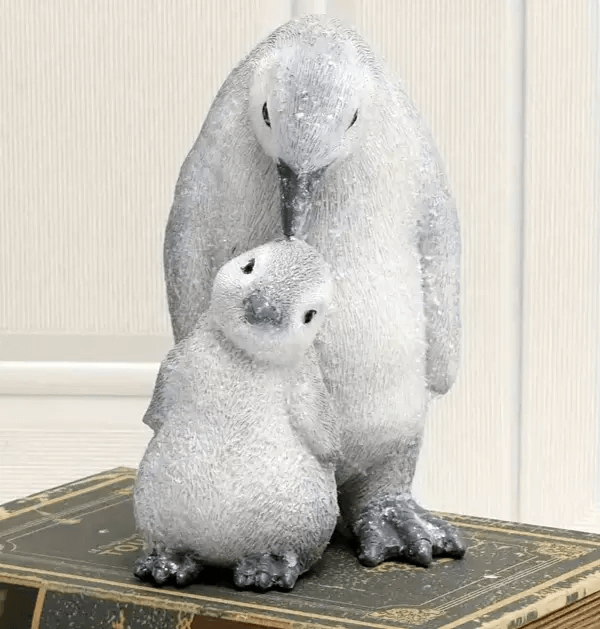Penguin family silicone mold for resin, plaster, soap, and candle crafts. Perfect for seasonal décor, gifts, and homemade creations.


